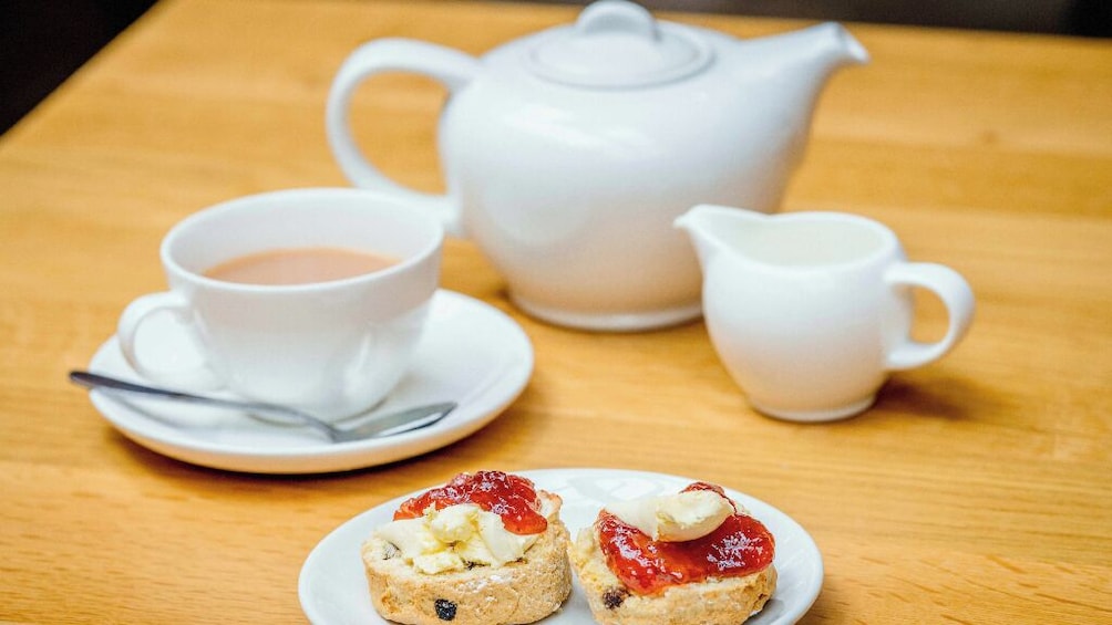 Lake District Day Trip with Cream Tea & Windermere Cruise