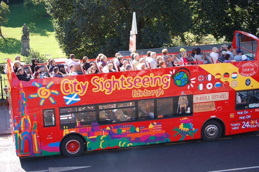 Edinburgh Day Trip with Bus Tour & Edinburgh Castle Entry