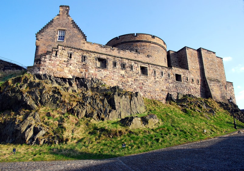 Edinburgh Day Trip with Bus Tour & Edinburgh Castle Entry