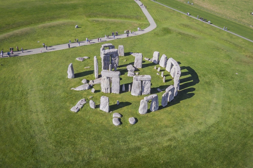 Windsor Castle, Stonehenge and Bath Day Tour with Lunch Pack