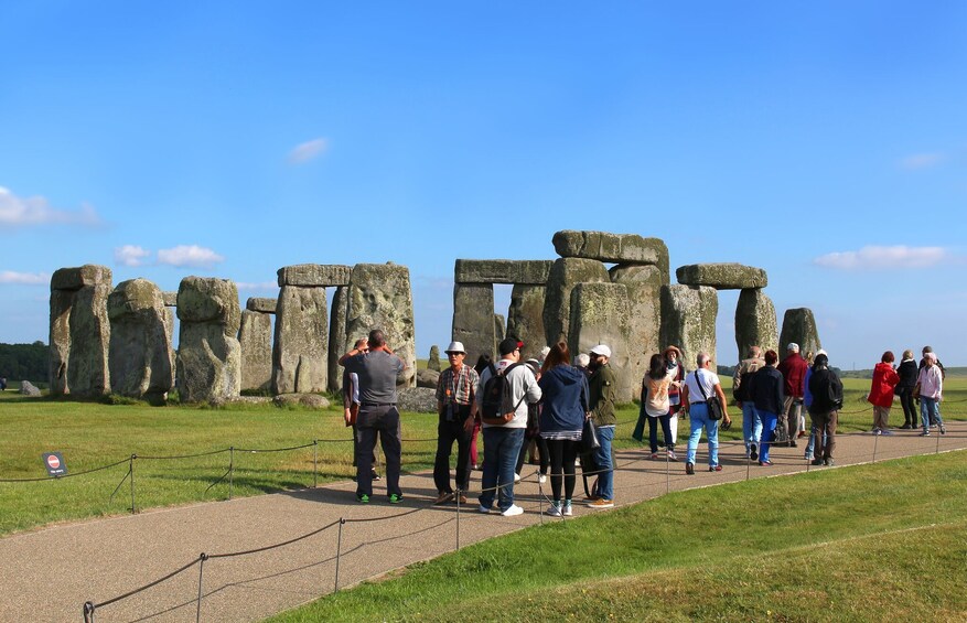 Windsor Castle, Stonehenge and Bath Day Tour with Lunch Pack