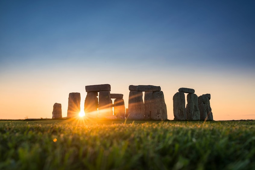 Windsor Castle, Stonehenge and Bath Day Tour with Lunch Pack
