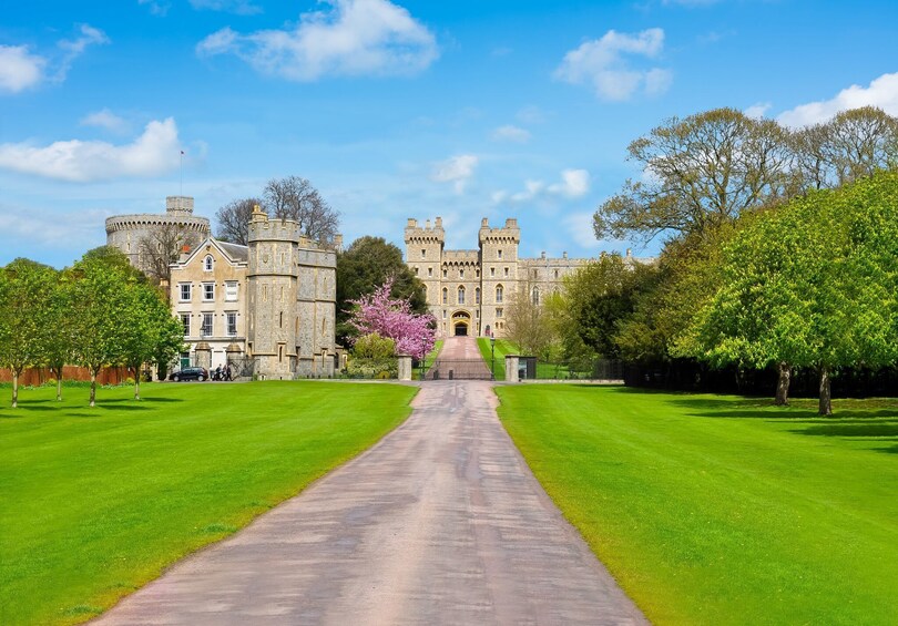 Windsor, Stonehenge, Salisbury & Bath with Admission & Lunch