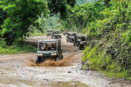 Lado a lado / rzr en la montaña, lleno de agua y degustación de tequila