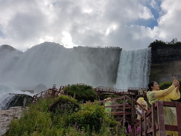 Niagara Falls USA: Maid of the Mist & Cave Adventure