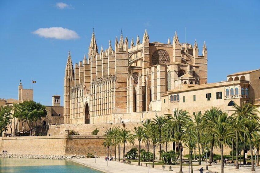 Palma de Mallorca Shore Excursion: Private Tour of Palma, Deia and Soller Valley