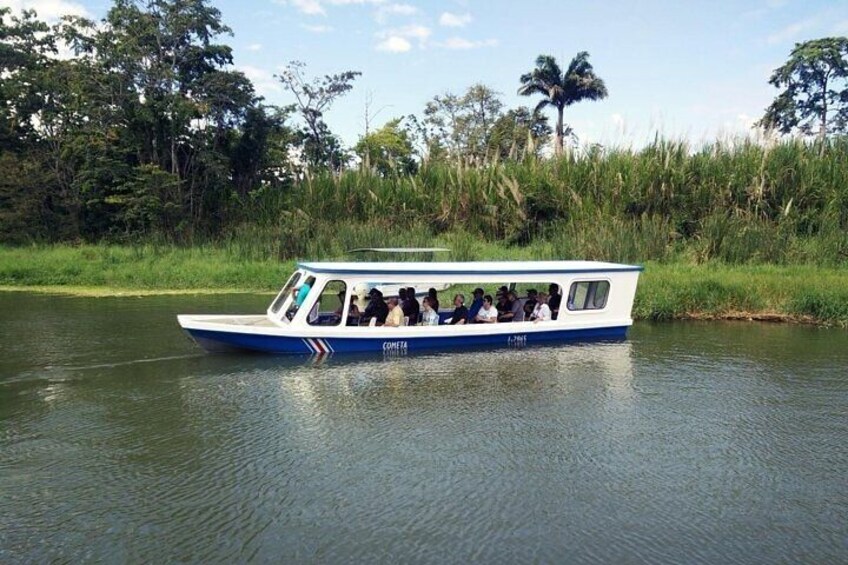 Tortuguero Canals relaxing boat ride