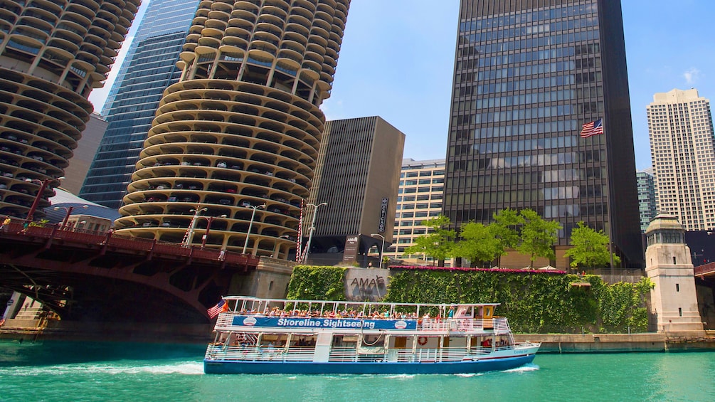 architecture tour from navy pier