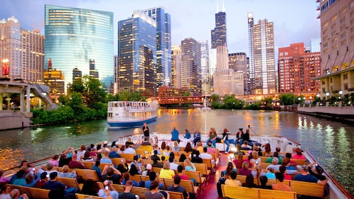 Tour arquitectónico por el río desde Navy Pier