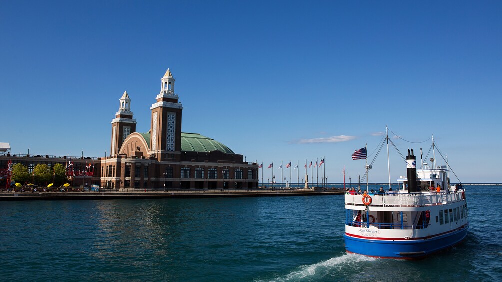 Boat tour of Chicago architecture