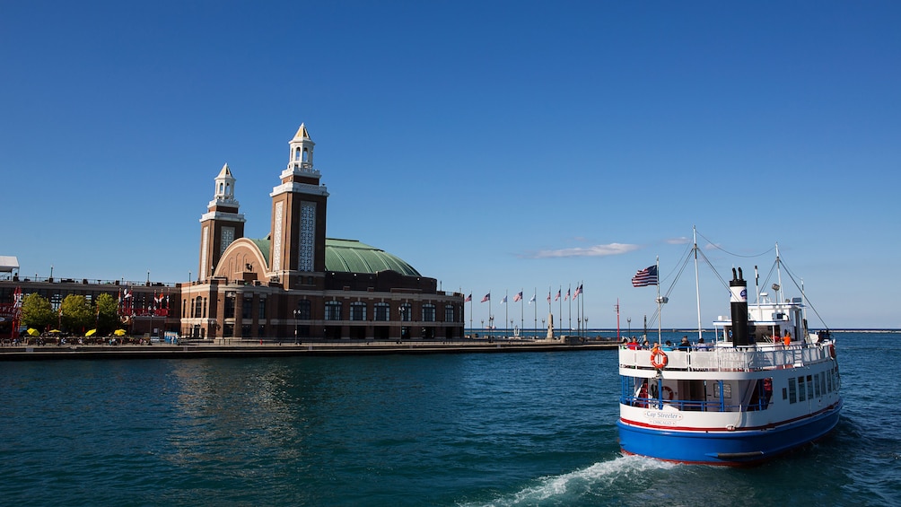 Boat tour of Chicago architecture