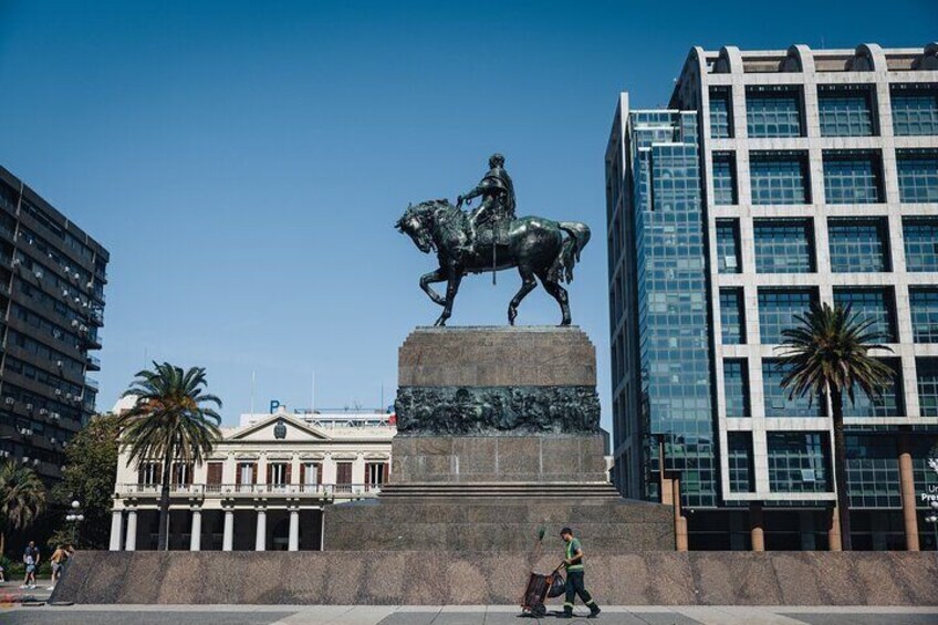 Discover the Best of Montevideo - Exploring the City's Sights!