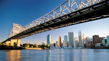 Brisbane City Day Tour with River Cruise from Gold Coast