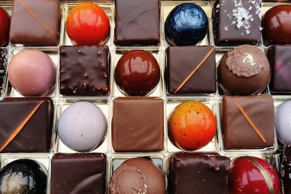 Award-Winning Geneva Chocolate &Old Town Tour with Boat Ride (3h)