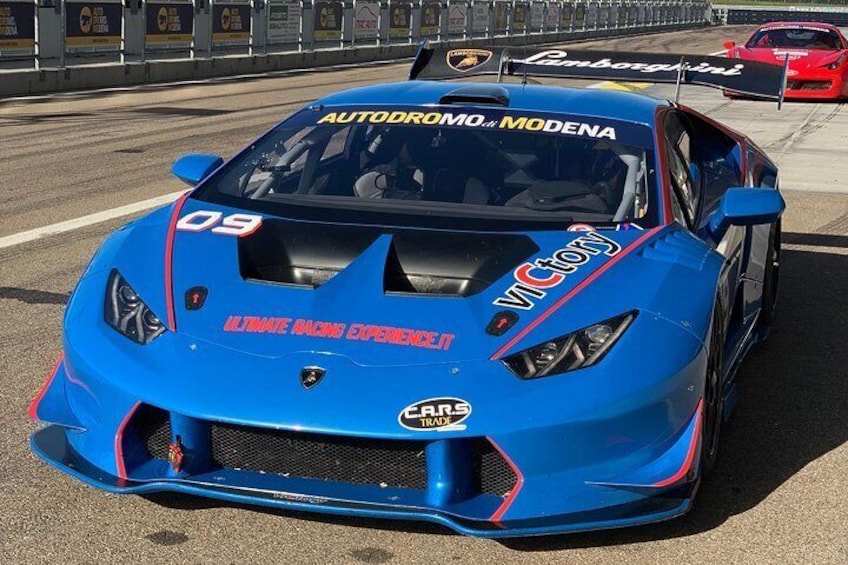 Lamborghini Full Day Experience: Test Drive, Lunch, Lamborghini Gadget included