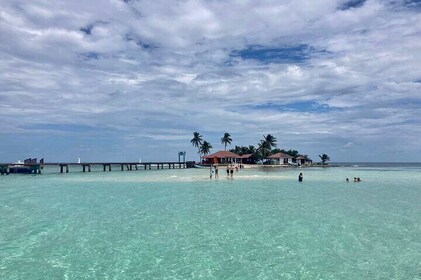 Goff's Caye Beach And Snorkelling