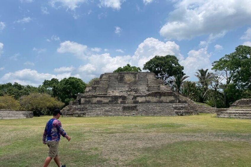 Altun Ha Mayan Ruins and River Wallace and Manatee Watch Tour