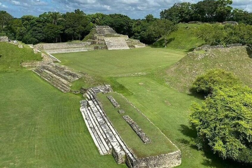 Altun Ha Mayan Ruins and River Wallace and Manatee Watch Tour