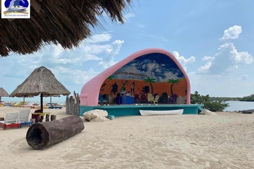 Kukumba Beach and Belize City Tour