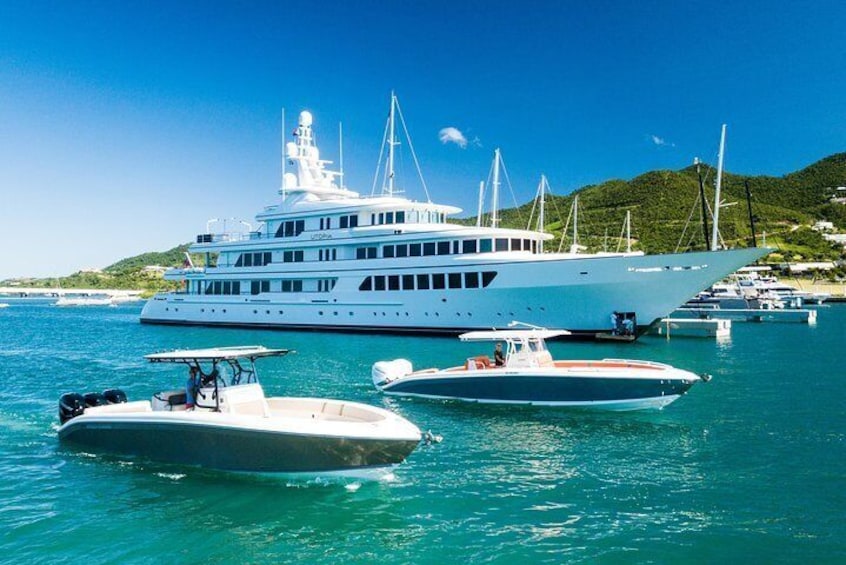 MegaYacht Discovery