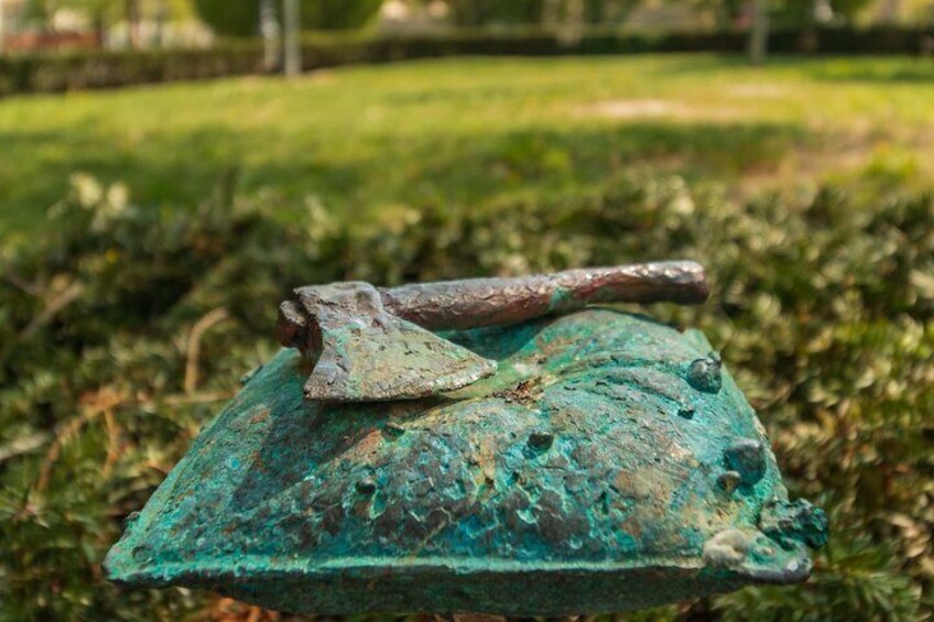 Minuscule guerrilla art on Liberty square