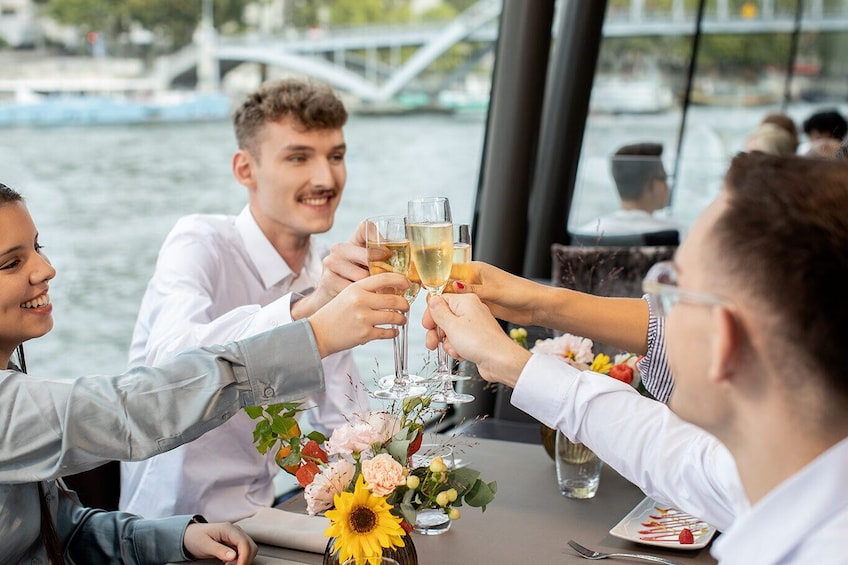 Bateaux Parisiens Lunch Cruise along the Seine River