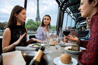 Bateaux Parisiens 3-retters lunsjcruise på Seinen