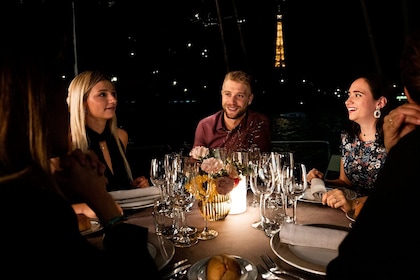 Crucero con cena de lujo Bateaux Parisiens por el río Sena