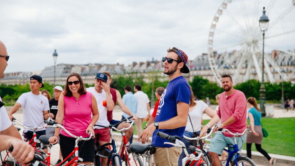 Tour guide and group in Paris