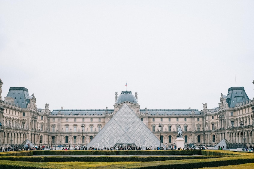 Louvre Museum Masterpieces Guided Tour with Priority Access