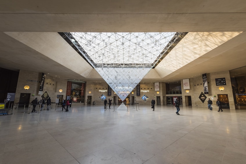 Louvre Masterpieces: Comprehensive Tour with Skip-the-Line