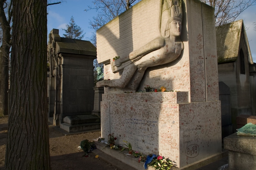 Famous Graves of the Père Lachaise Cemetery Guided Tour