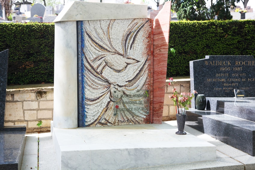 Famous Graves of the Père Lachaise Cemetery