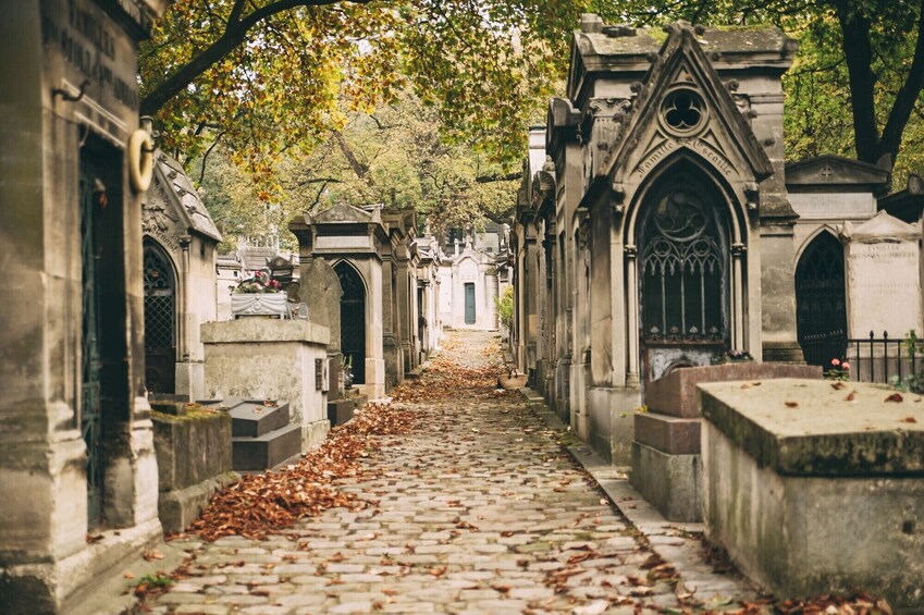 Famous Graves of the Père Lachaise Cemetery Guided Tour
