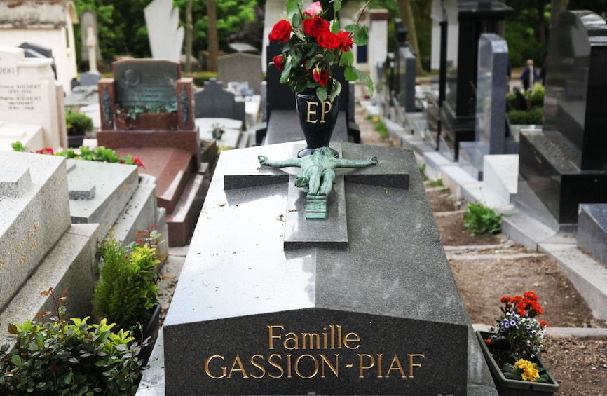 Famous Graves of the Père Lachaise Cemetery