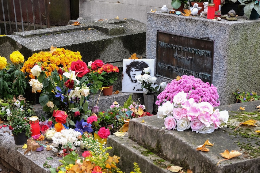 Famous Graves of the Père Lachaise Cemetery Guided Tour