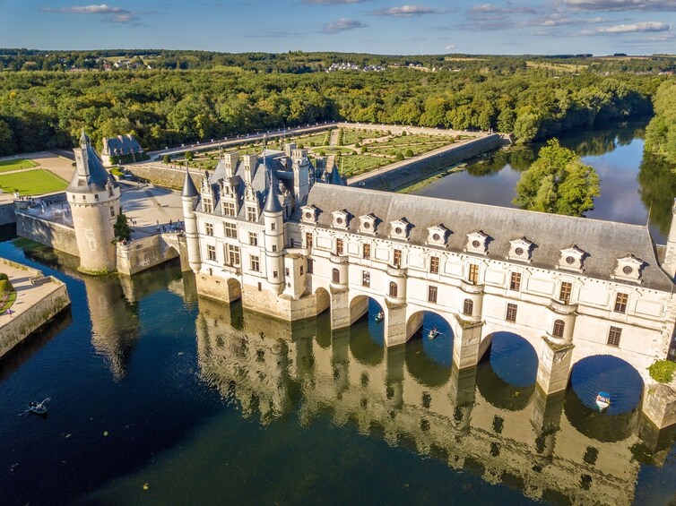 Loire Valley Castles & Wine Tasting Day Trip from Paris