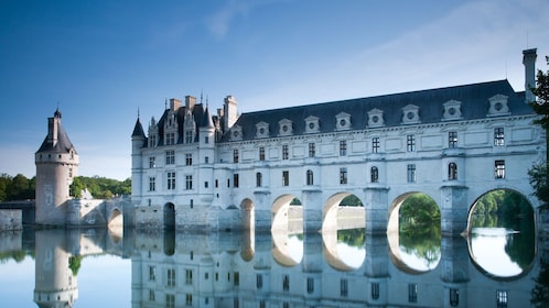 Loire Valley Castles & Wine Tasting Day Trip from Paris