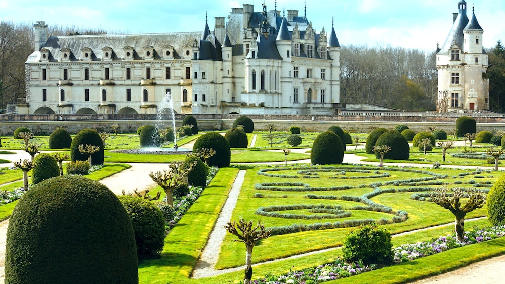 Fairytale Loire Castles, Wine Tasting & Lunch: Full-Day Trip
