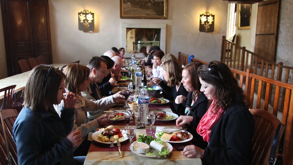 Cargar ítem 5 de 10. Fairytale Loire Castles, Wine Tasting & Lunch: Full-Day Trip