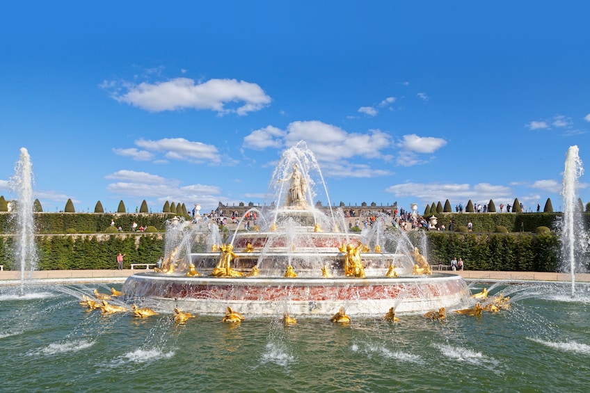 Versailles Palace Guided Tour from Paris with Optional Gardens