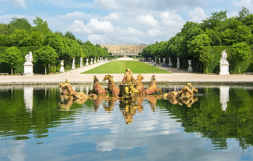 Versailles Palace Guided Tour from Paris with Optional Gardens