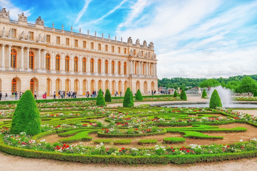 Versailles Palace Guided Tour from Paris with Optional Gardens