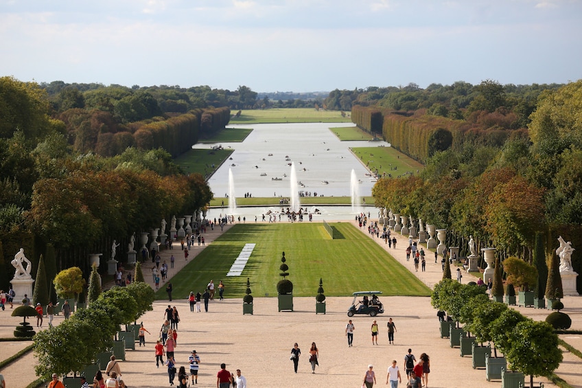 Skip-the-Line: Versailles Palace & Gardens Tour from Paris