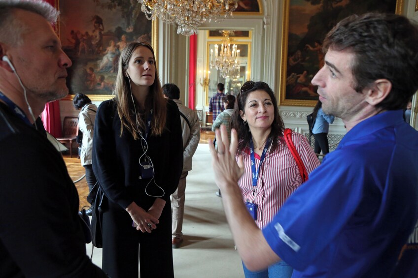 Versailles Palace Guided Tour from Paris with Access to the Gardens