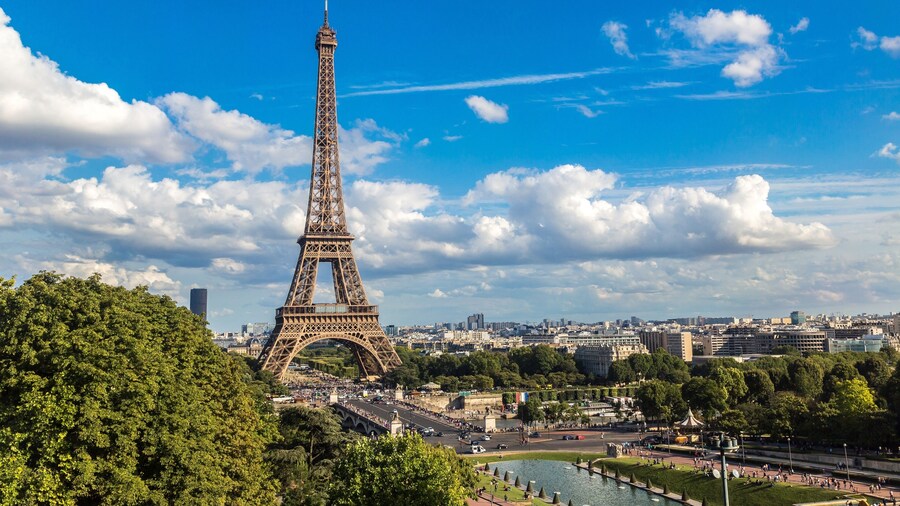Eiffel Tower Guided Tour with Optional Summit Tickets
