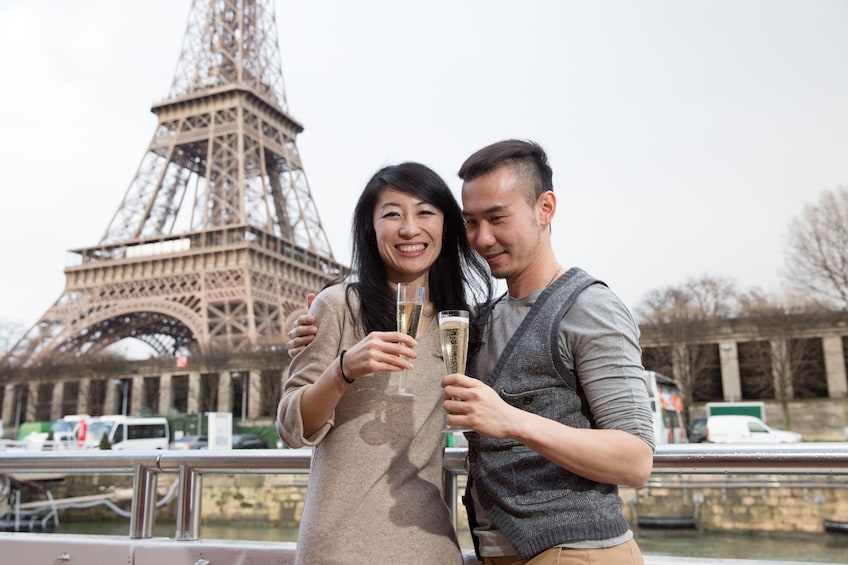 Eiffel Tower Tour with Summit and Seine Champagne Cruise