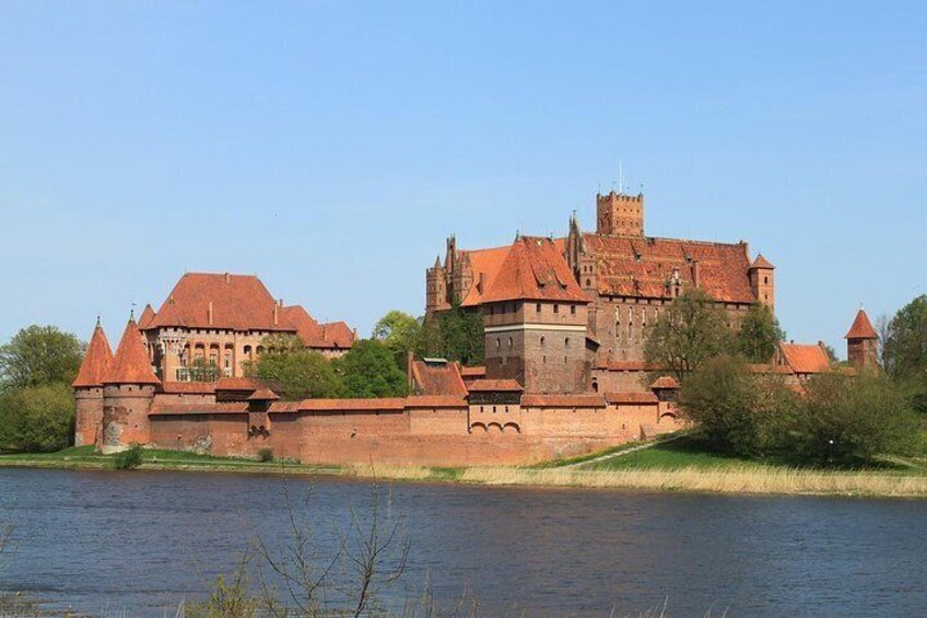 Malbork Castle Tour: 6-Hour Private Tour to The Largest Castle in The World