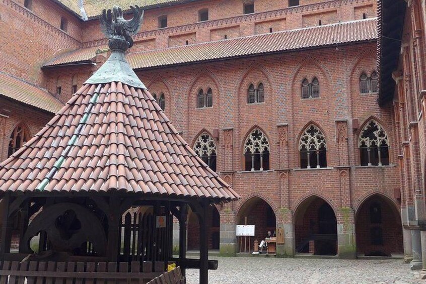 Malbork Castle Tour: 6-Hour Private Tour to The Largest Castle in The World