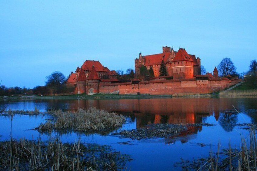 Malbork Castle Tour: 6-Hour Private Tour to The Largest Castle in The World